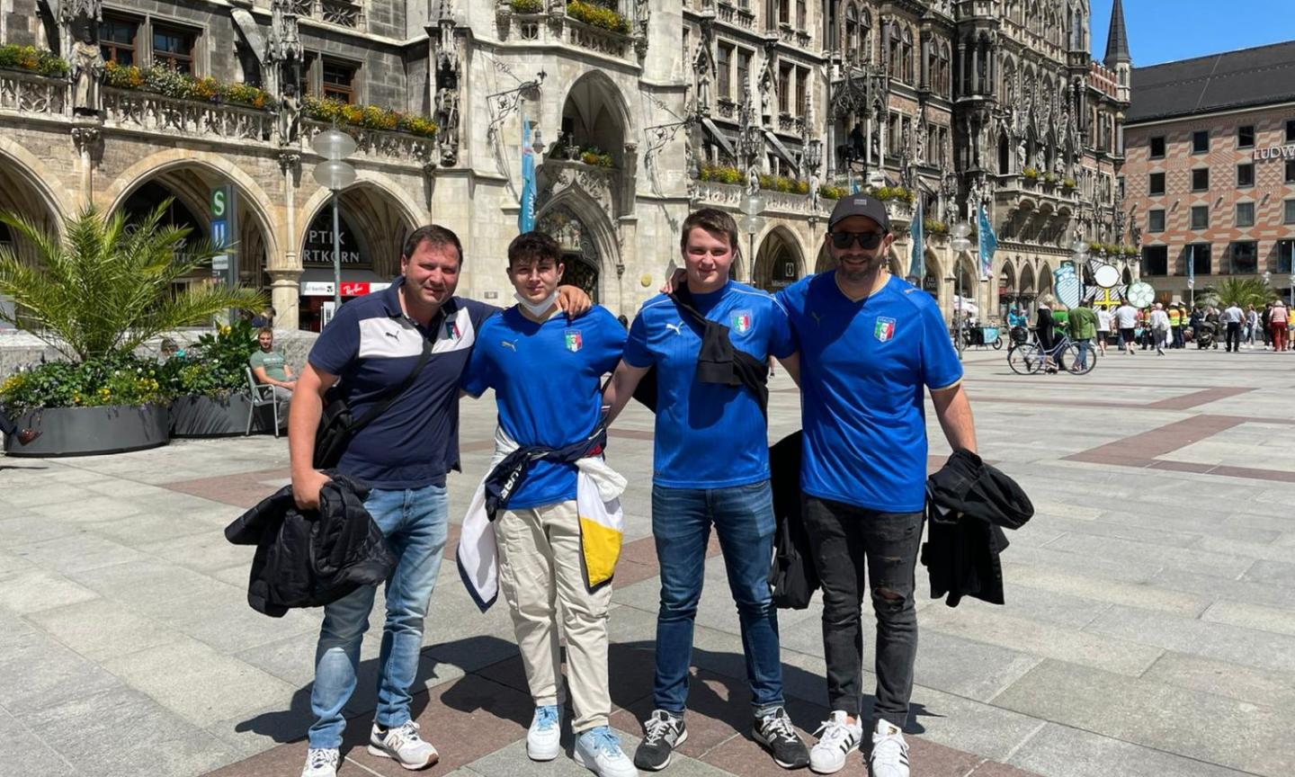 Qui Monaco: cori, canti e festa, così la città si è avvicinata a Belgio-Italia FOTO e VIDEO