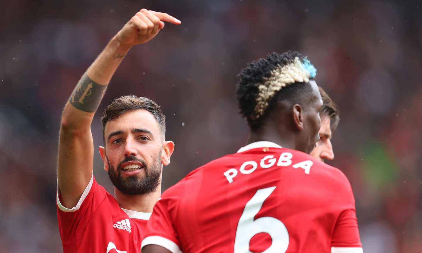 Pogba nella storia del Manchester Utd, Bruno Fernandes in scia: le due stelle accendono un Old Trafford da brividi