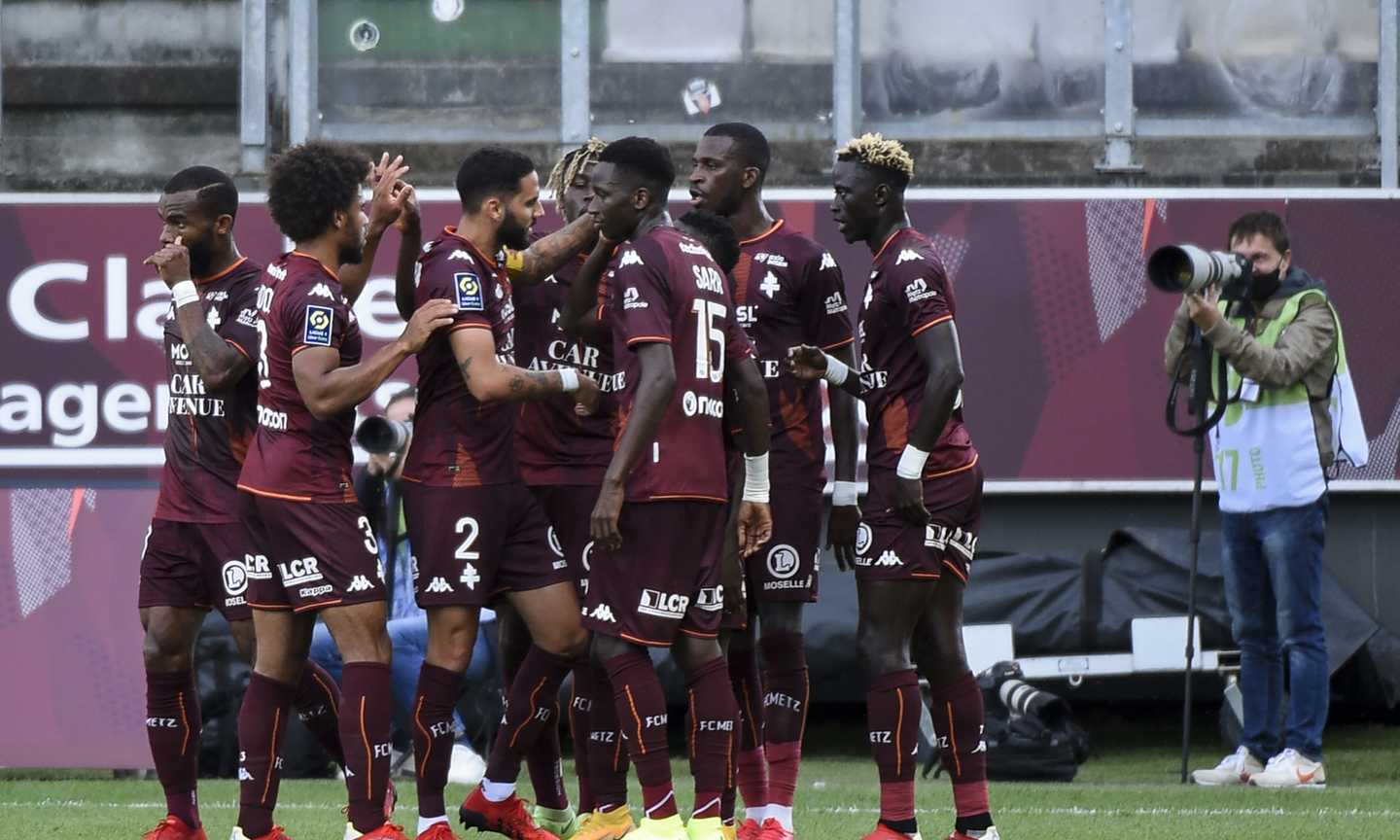 Ligue 1: Metz-Saint Etienne 1-1, vince il Lione con il Lens