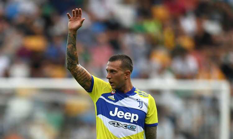 Juve, Bernardeschi multato per contratti irregolari nel suo stabilimento balneare