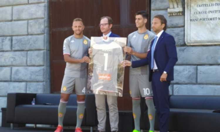Genoa, svelata la terza maglia: omaggio alla Lanterna