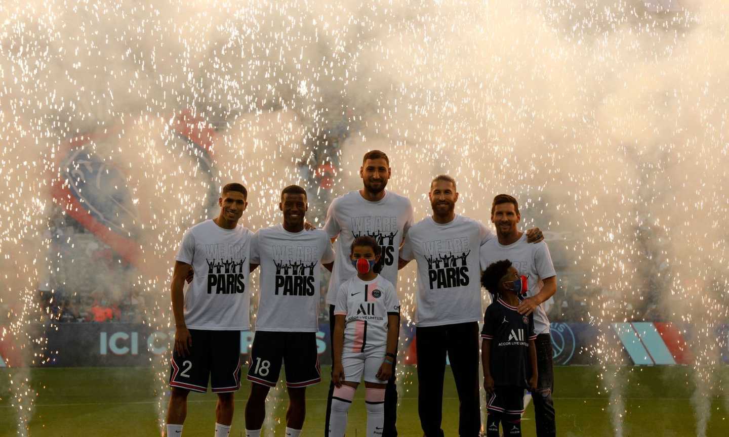 Psg primo a punteggio pieno, ma la vera festa è per Messi & Co. Solo i fischi a Mbappé rovinano la serata