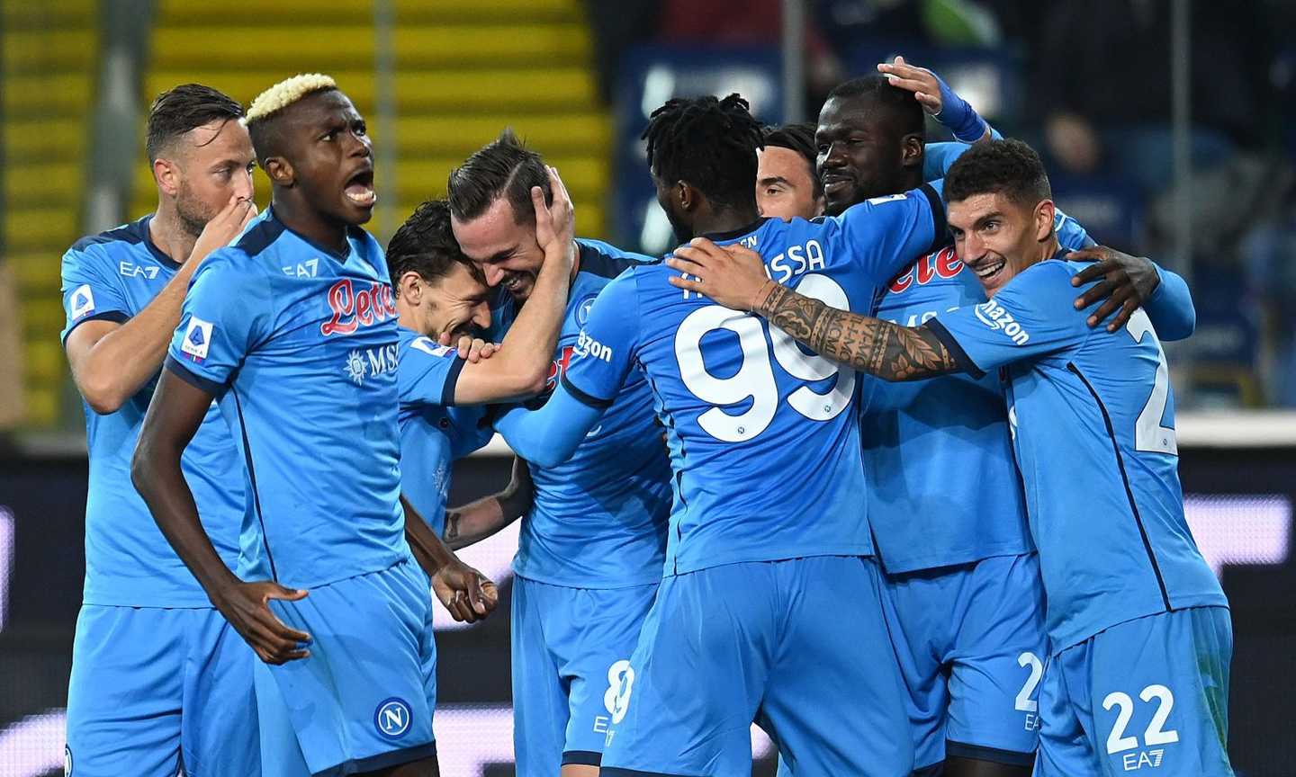 VXL, un blogger esalta il Napoli capolista: 'Il cielo è azzurro sopra la Serie A!'