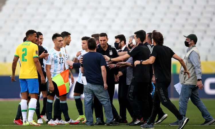 Brasile-Argentina sospesa, polizia in hotel e autorità sanitaria in campo: il racconto