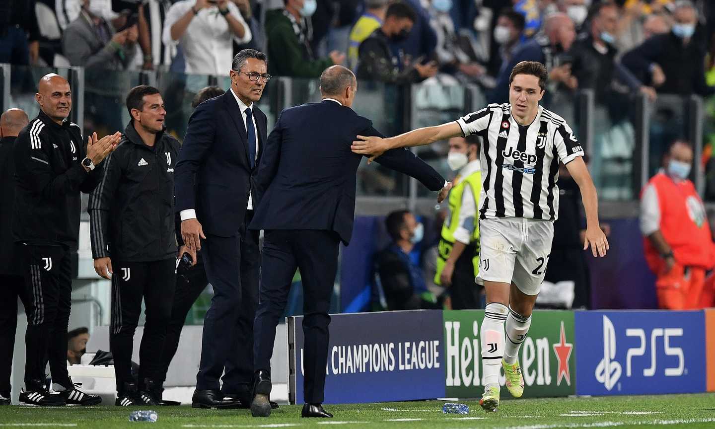 Chiesa segna, la Juve difende e vince: 1-0 ai campioni d'Europa del Chelsea, 1° posto per Allegri 