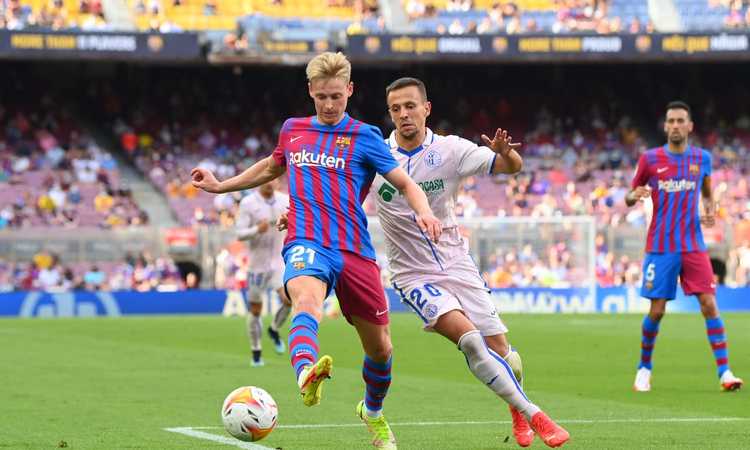 Barcellona: in due si fiondano su de Jong