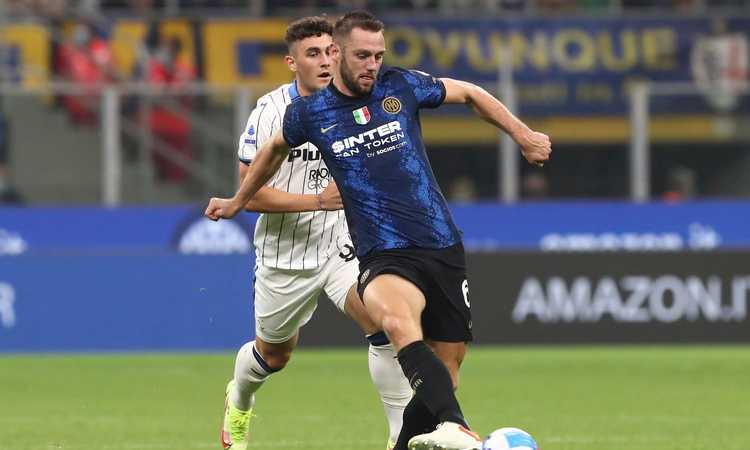 Inter, nessuno stiramento per de Vrij, ma l’olandese salta il Napoli: l’esito degli esami