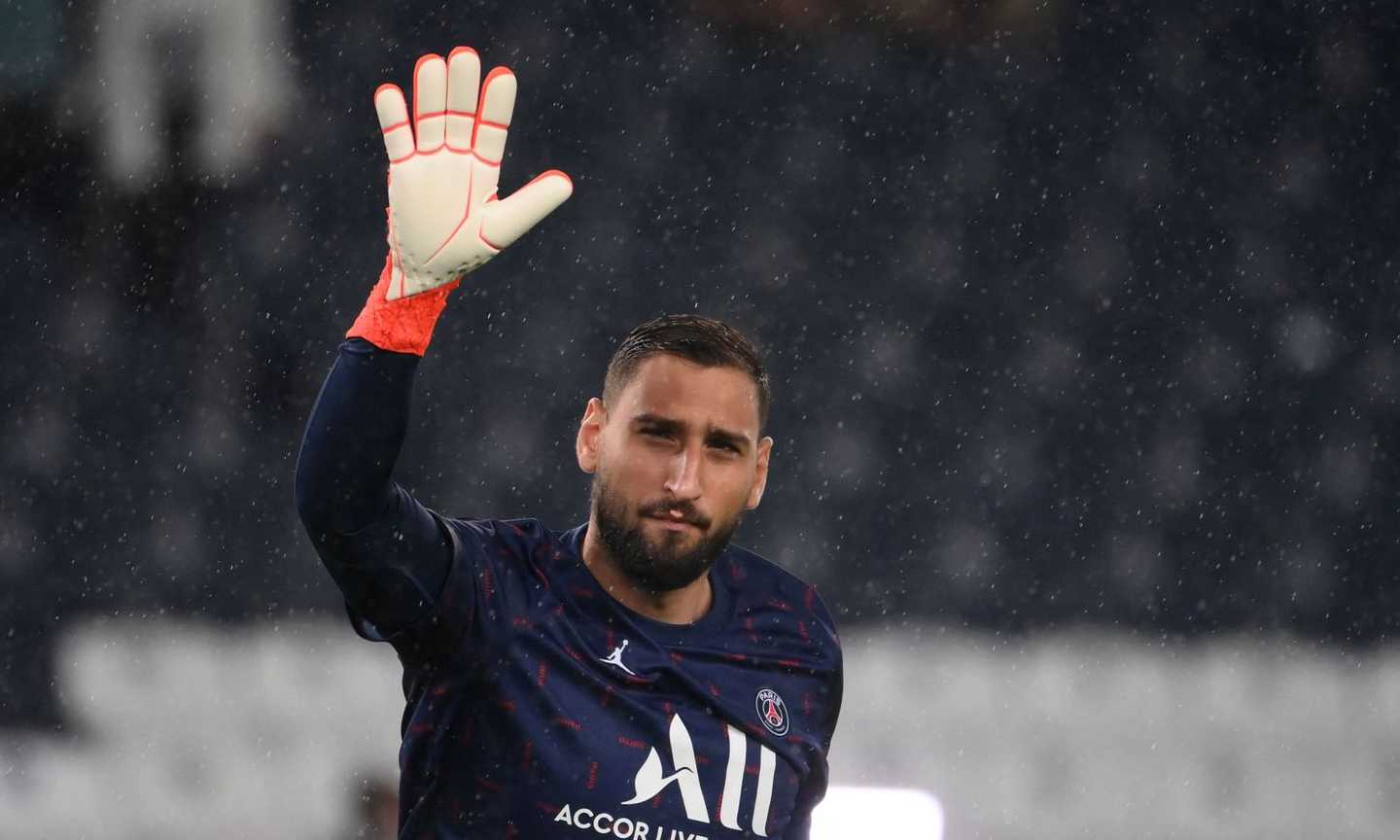 Donnarumma è davvero un caso: altra panchina col Psg dopo il suo sfogo e quello di Raiola