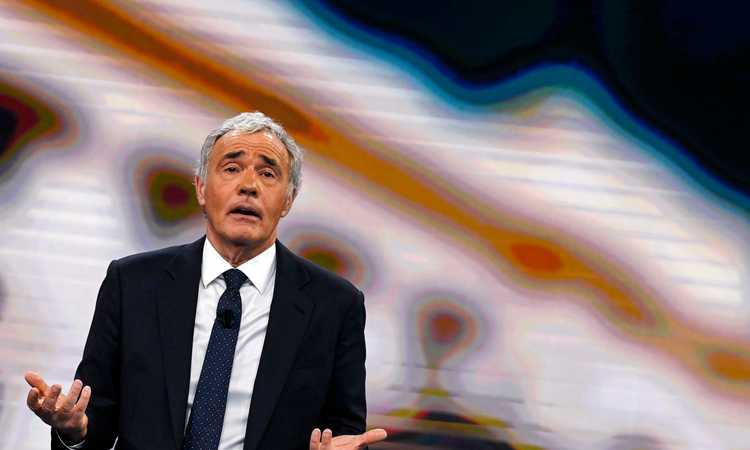 Il tormentone dell'estate è di Mengoni, criticato Giletti: siparietto con Ligabue sull'addio di CR7 alla Juve