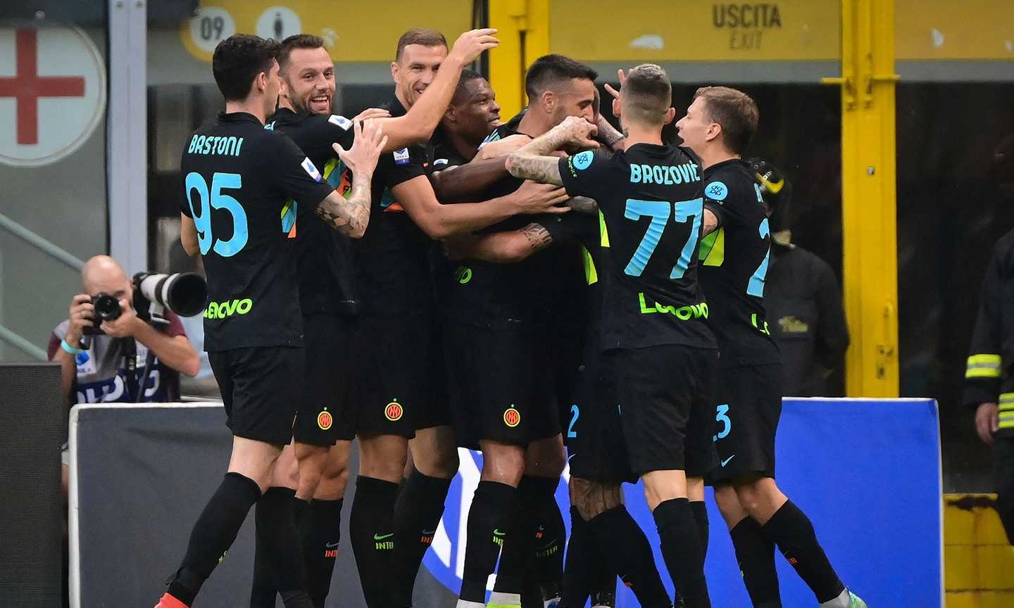 L'Inter si rialza dopo il Real, 6-1 da urlo al Bologna: Inzaghi è primo