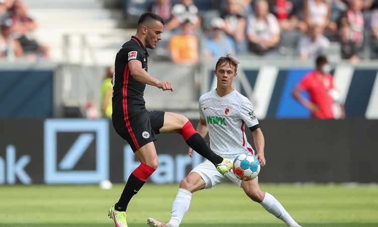 Bundesliga, pari fra Eintracht e Stoccarda con gol di Kostic. Vincono Hertha e Gladbach