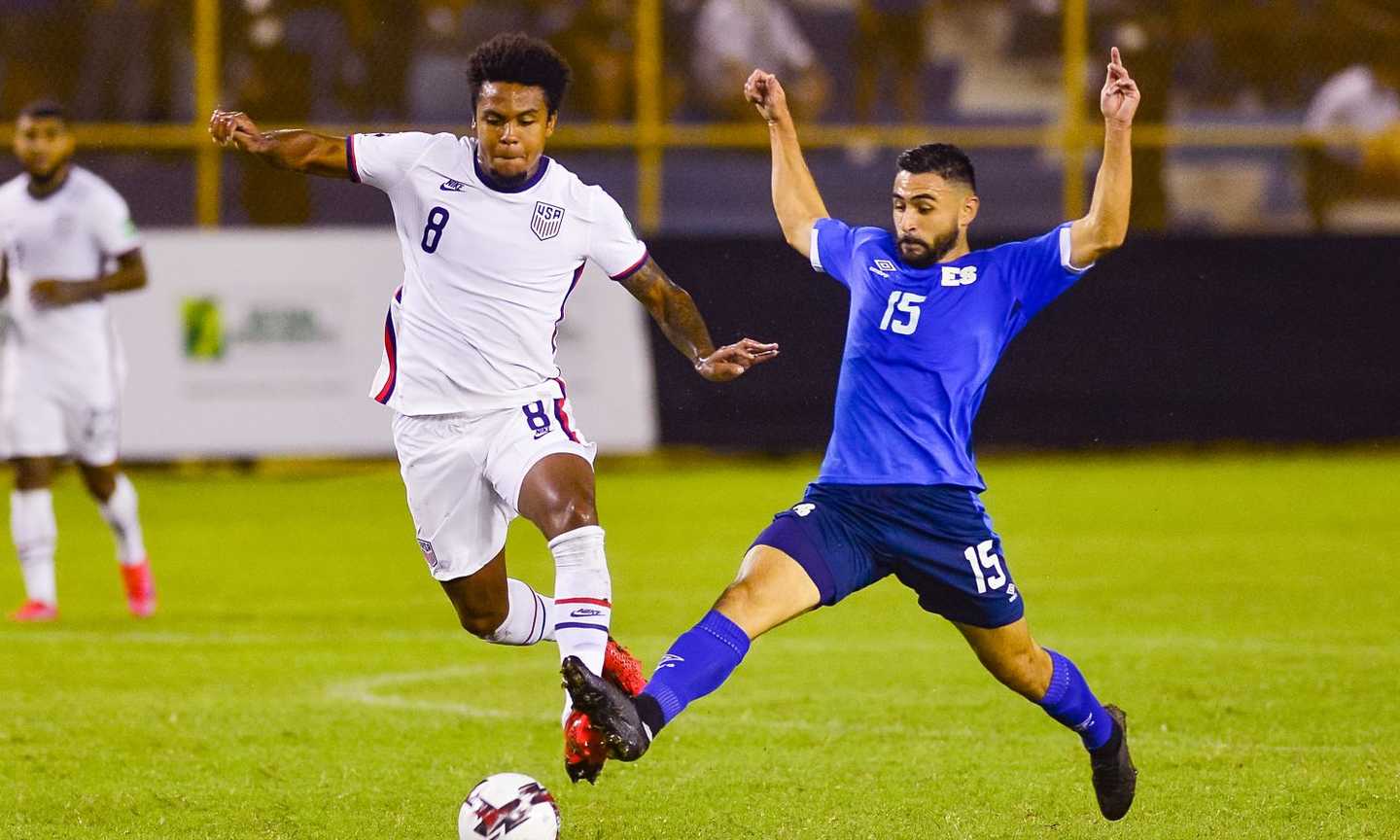 Bufera su McKennie: viola il protocollo covid, porta una persona in camera ed esce dalla bolla. Juve su  tutte le furie