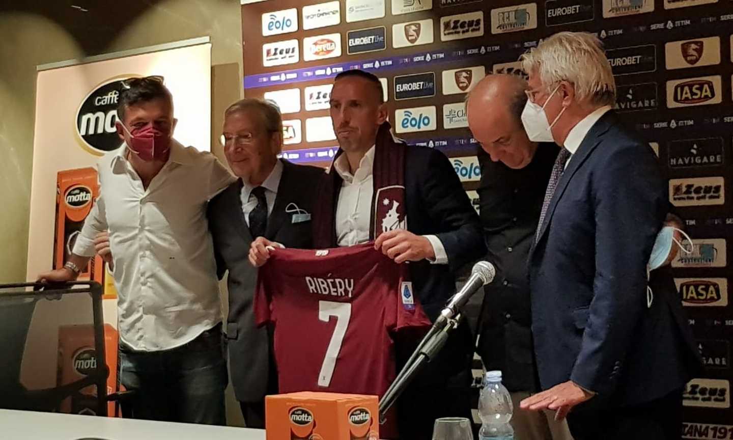 Ribery alla Salernitana: 'Vivo per il calcio, non per i soldi. Tifosi passionali come me, mi sento a casa'