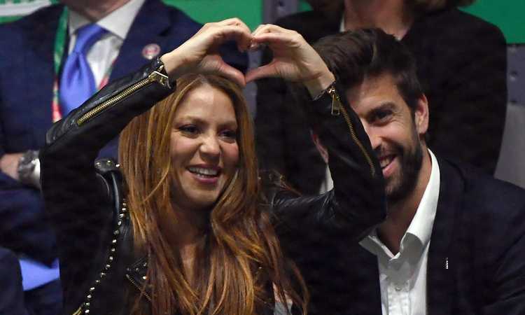 Gossip Girl: Zaniolo non si ferma, parola di mamma. Piqué-Shakira e l'addio al nubilato della Pellegrini. Wanda, ci risiamo?