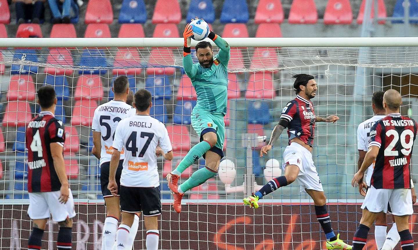 Sirigu salva il Genoa all'ultimo: 2-2 a Bologna tra le polemiche, espulso Mihajlovic. LA CLASSIFICA