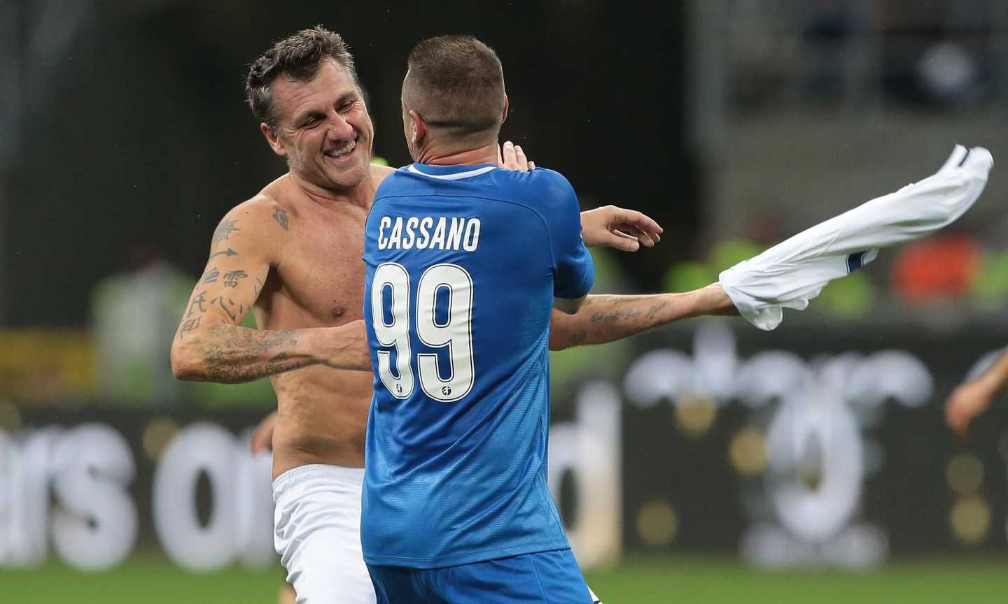 Vieri: 'Tutti mi chiedono come faccia a lavorare con Cassano' VIDEO