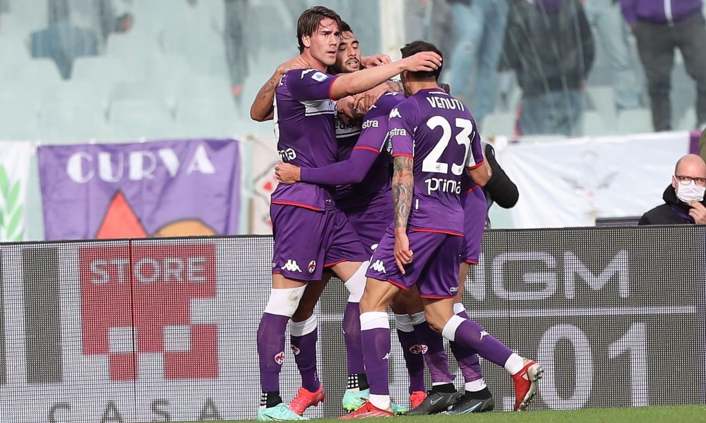 Fiorentina, la squadra è con Vlahovic: l'abbraccio collettivo dopo il gol vale più dei tre punti