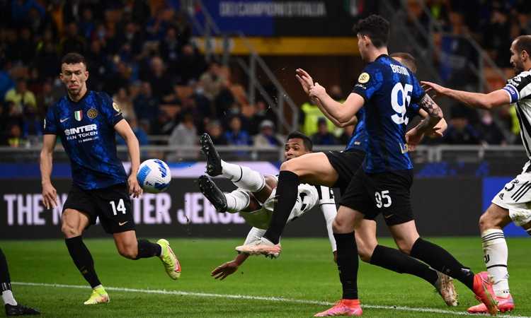 Inter-Juve, la MOVIOLA: contatto Alex Sandro-Dumfries, rigore con il Var. Espulso Inzaghi