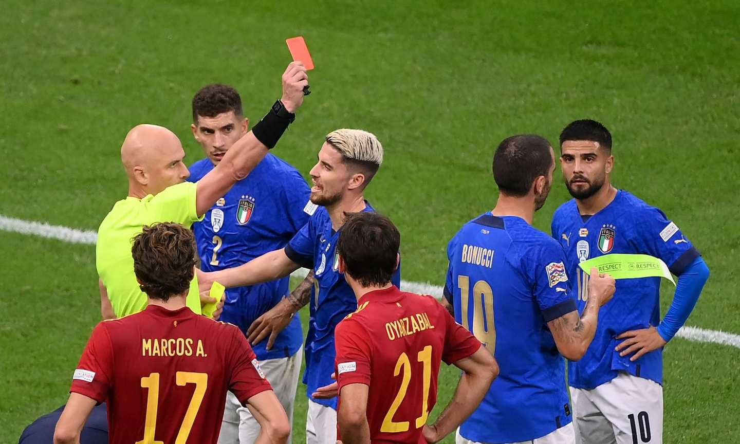 Italia-Spagna, rivivi la MOVIOLA: espulso Bonucci, ok il gol di Pellegrini