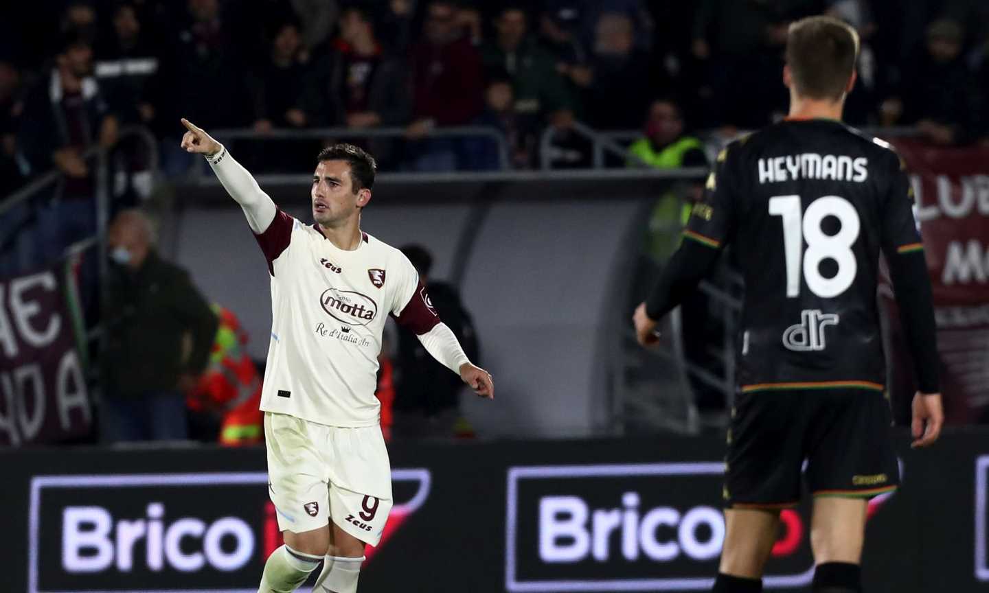 Serie A: Spezia-Genoa 1-1, la Salernitana rimonta il Venezia tra le polemiche