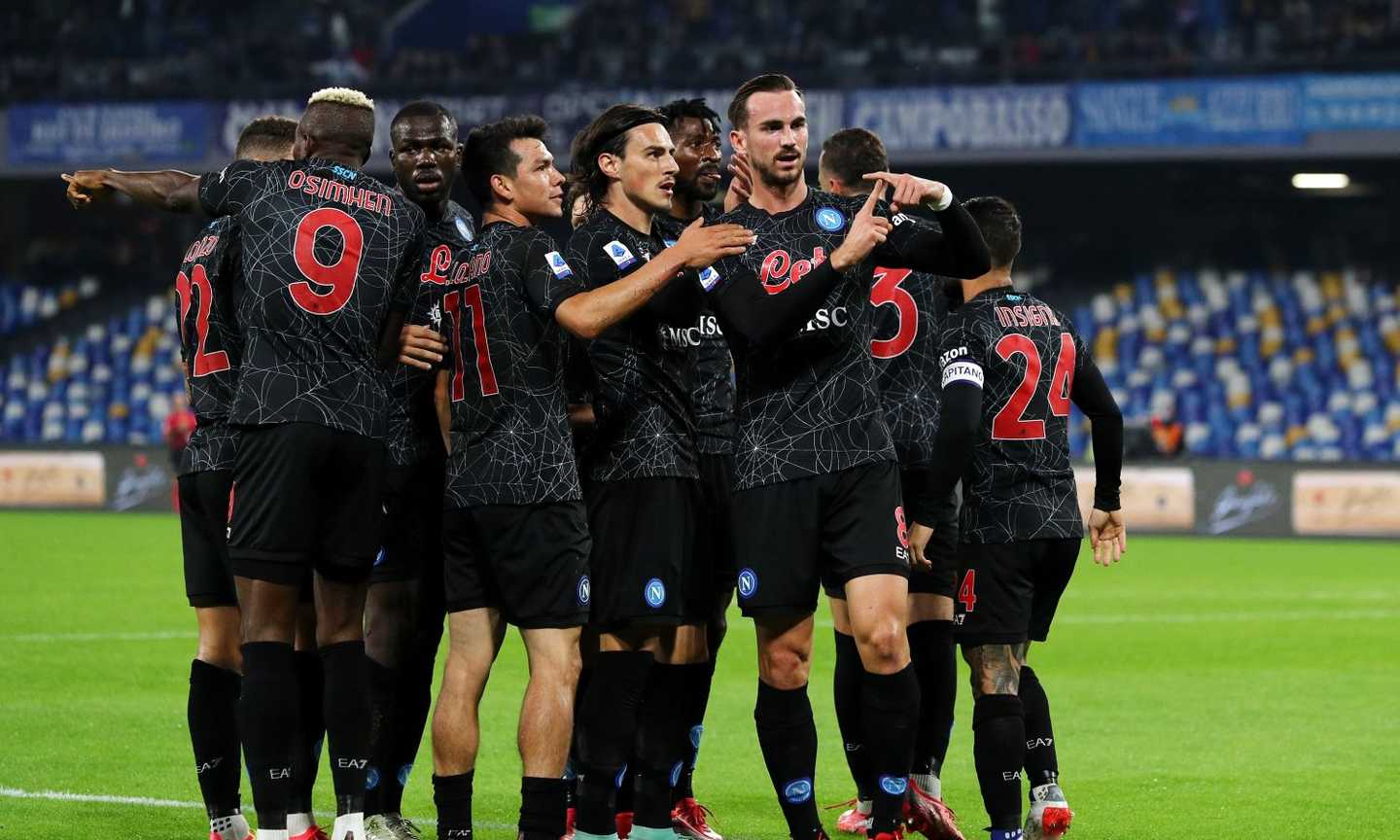 Il Napoli riprende la marcia: 3-0 al Bologna con 2 rigori di Insigne, Milan e 1° posto riagguantati. La classifica