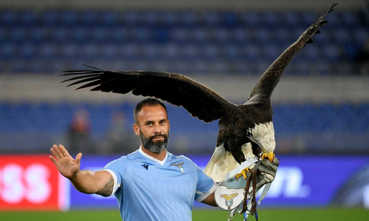 Lazio, incidente per l'aquila nel pre partita: cos’è successo 