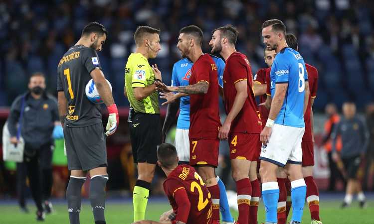 Tensione all'Olimpico, Massa non all'altezza: il Napoli resta primo col Milan, la Roma riscatta Bodo