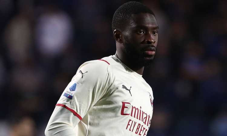 Tomori: 'Al Milan sono felice. Gli arbtri in Italia fischiano di più, ho dovuto cambiare il modo di difendere'
