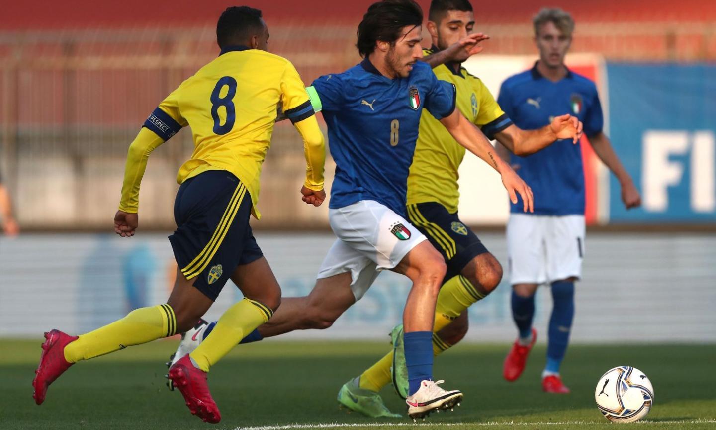 Under 21, l'Italia domina, spreca e fa harakiri con la Svezia: pari 1-1 e fallito il sorpasso in classifica