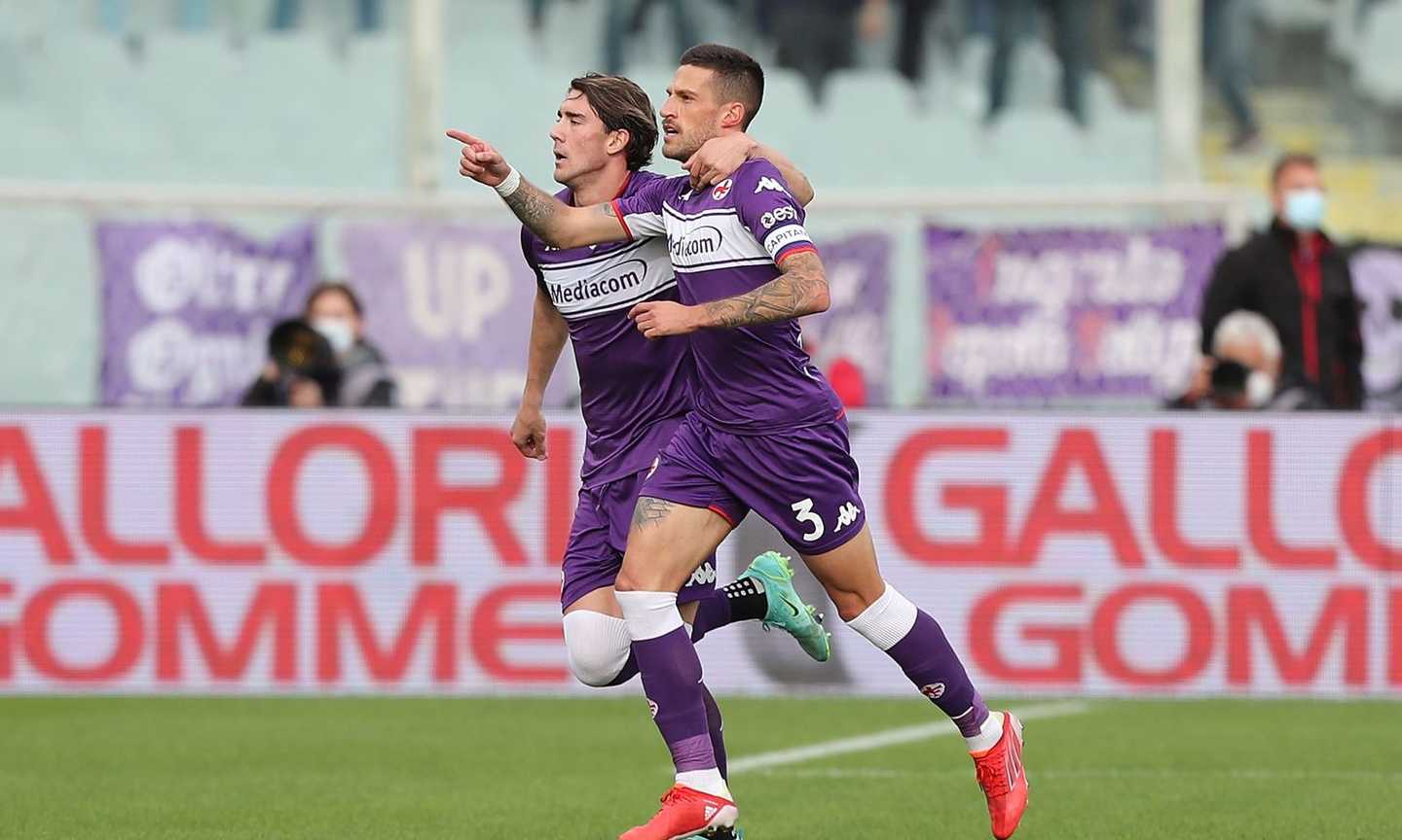 Caso Fiorentina: Biraghi toglie il rigore a Vlahovic che non esulta sotto la curva 