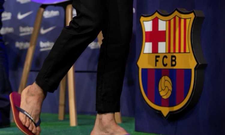 Dani Alves, le infradito e un'impresa... alla Aldo: al posto del sentiero ha scelto la strada più rischiosa