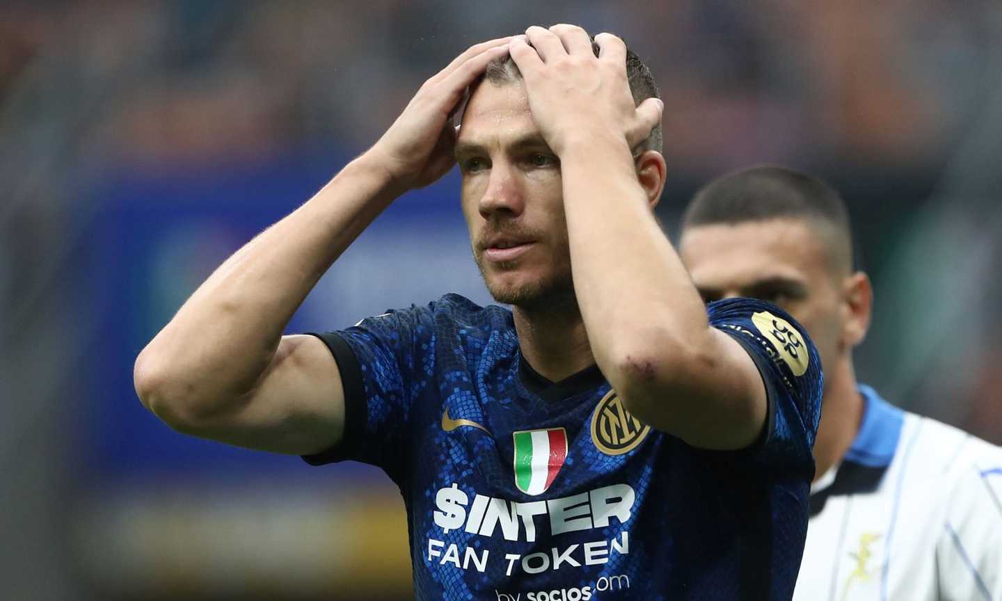 Inter, Dzeko canta per le vie di Roma VIDEO