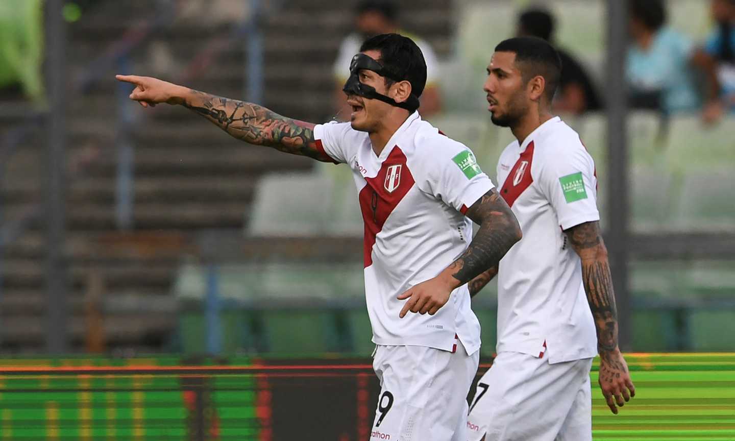 Lapadula, gol e scivolone comico su una pozzanghera VIDEO