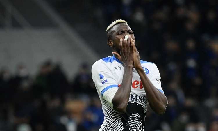 Osimhen, il chirurgo: 'Danno devastante, usate sei placche e diciotto viti. Sui tempi di recupero...'