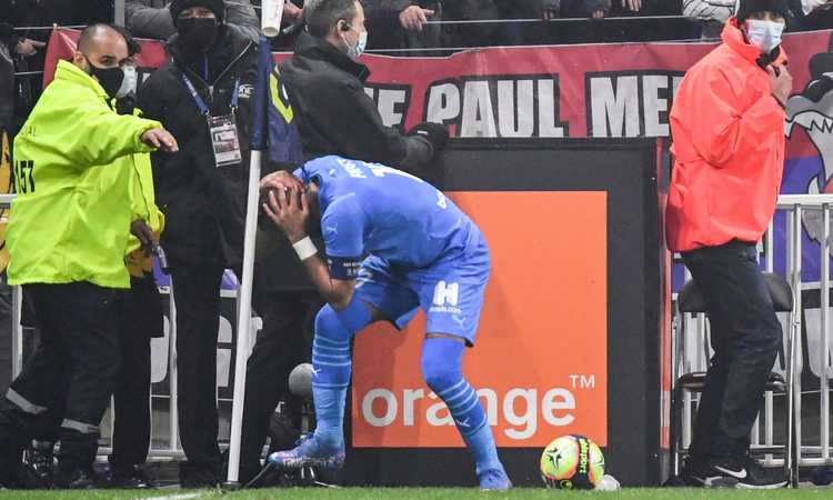 Ligue 1 shock: Payet hit by a bottle thrown from the stands VIDEO.  Lyon-Marseille postponed: perpetrator arrested |  First page