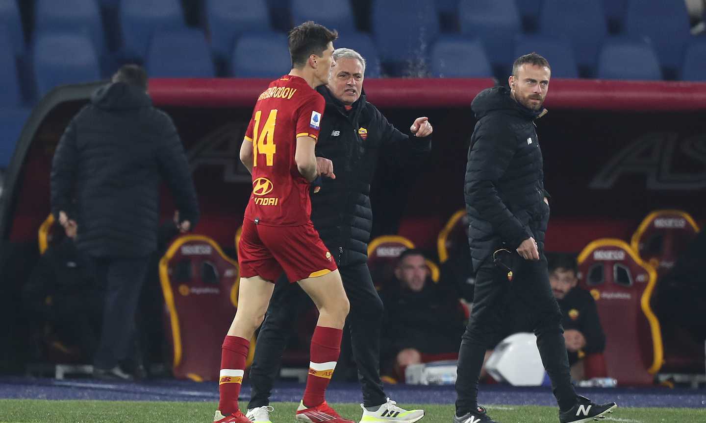 Roma, Mourinho conferma Shomurodov