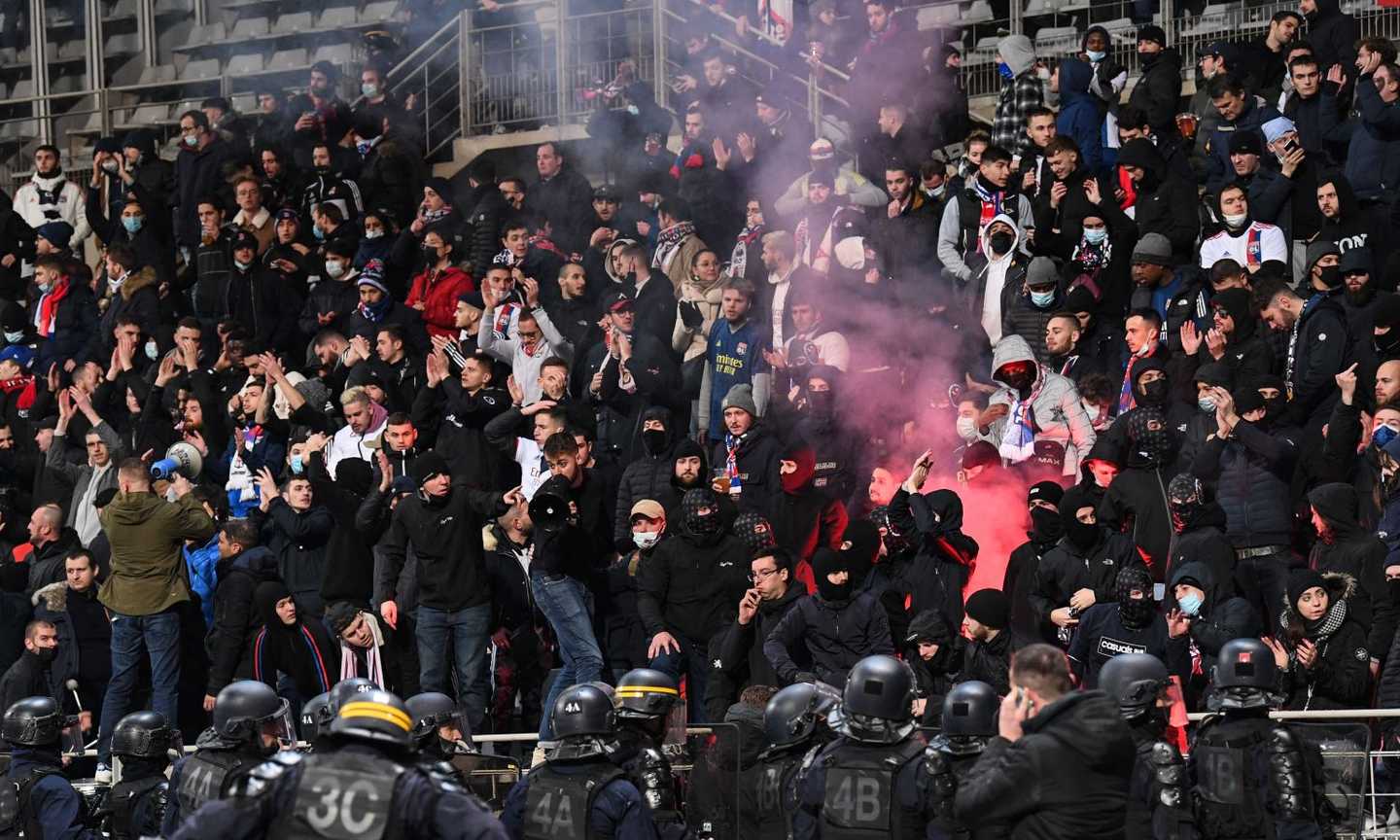 Scontri ultras, pugno duro contro Lione e Paris FC: fuori dalla Coppa di Francia e divieto di trasferta fino a fine anno