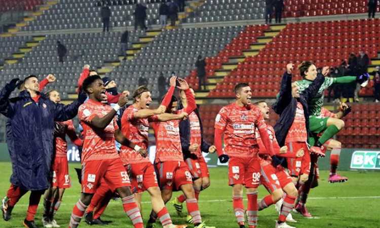 Serie A, lotta salvezza: Cremonese e Lecce rischiano subito la retrocessione, per i bookie alla Salernitana serve un'altra impresa