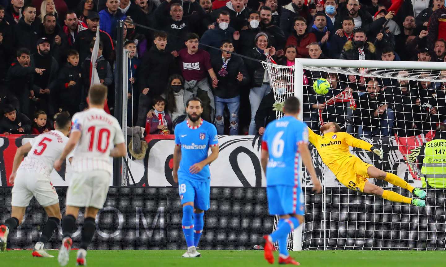 Liga: Ocampos mata Simeone. Xavi riparte, 3-2 Barcellona. Il Rayo vince ed è 4°, colpo Villarreal