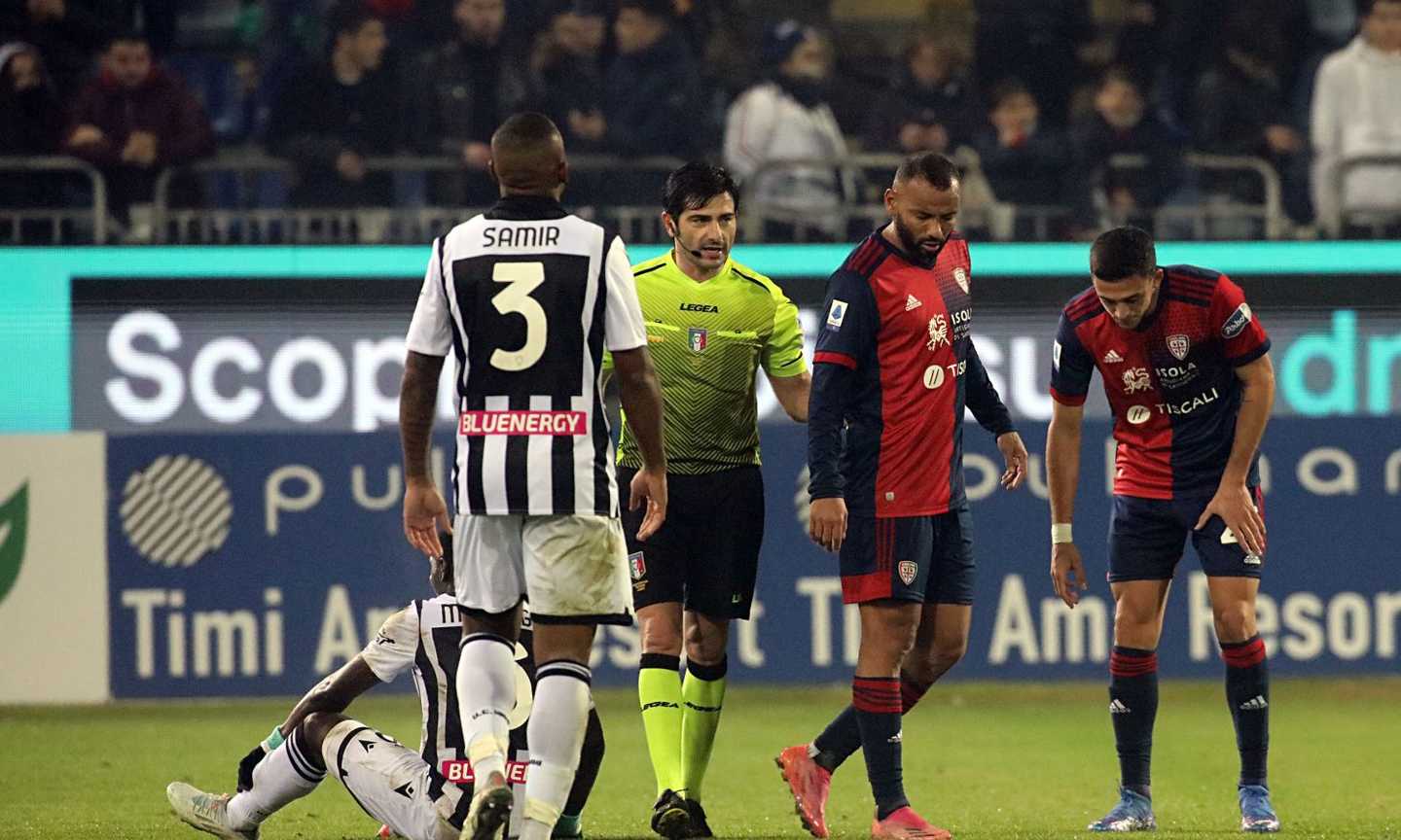 Cagliari, dura contestazione fuori dallo stadio: insulti anche a Joao Pedro. 'Chi mi ha dato del pezzo di m...?'