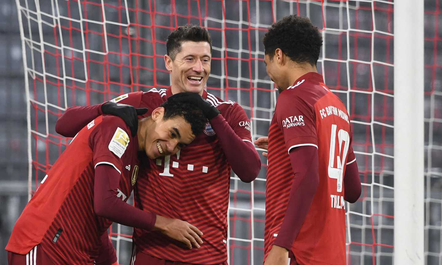 Bundesliga: pari Gladbach, vince l'Eintracht. Il Bayern Monaco vince 3-2 sul Lipsia e vola +9 sul secondo posto