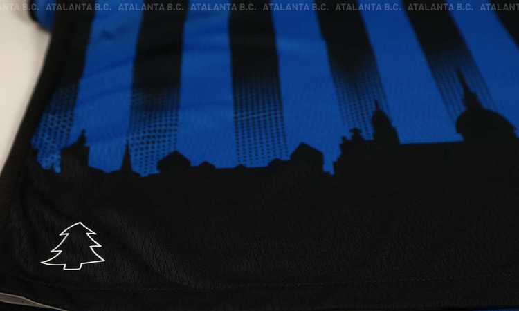 Atalanta, che errore: sulle maglie di Natale lo skyline di Torino FOTO
