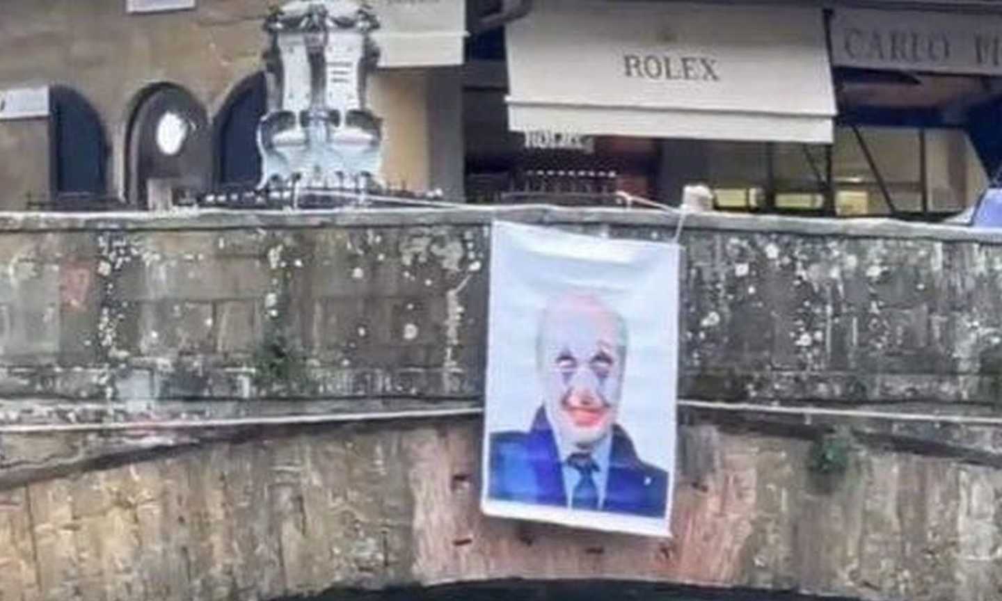 Fiorentina, Commisso vende Vlahovic e diventa Joker: spunta la caricatura al Ponte Vecchio FOTO