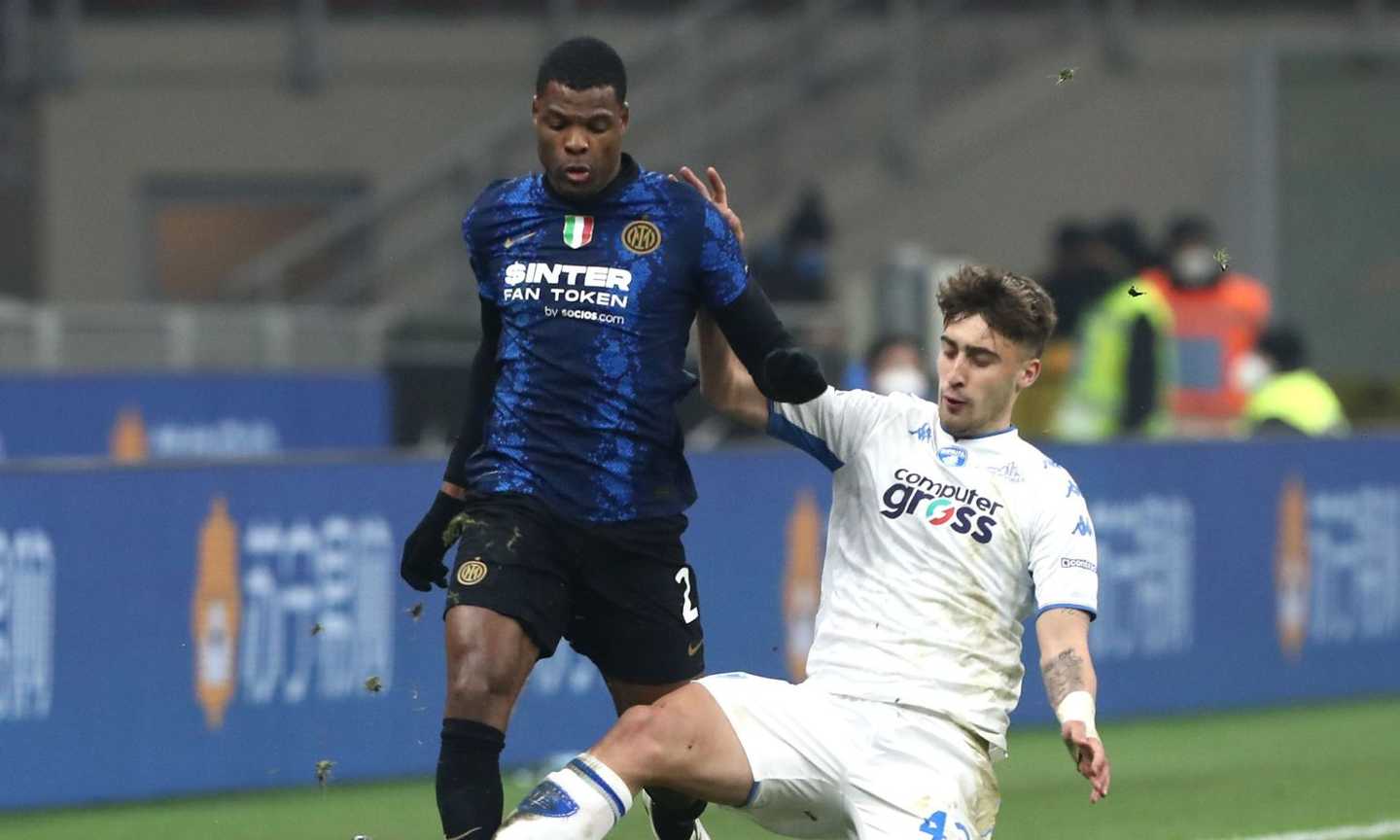 Inter-Empoli, la moviola: mani Dumfries? Il Var toglie un rigore. Gol annullato a Sanchez