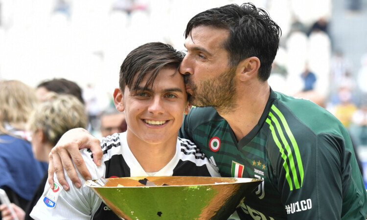 Buffon: 'Dybala non lasci la Juve, io gioco fino a 50 anni. Italia, depressione e scommesse...'