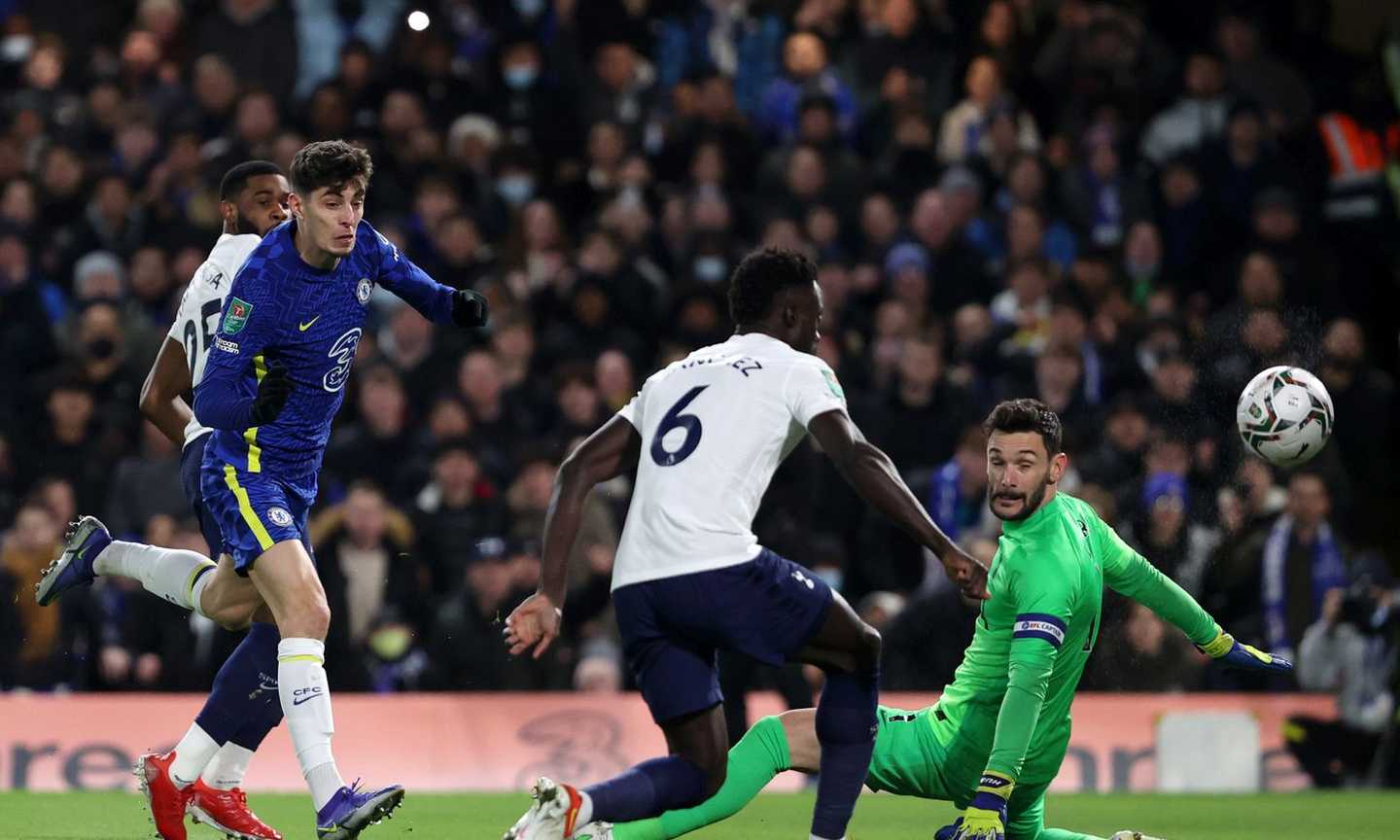 Carabao Cup, Lukaku batte Conte: il primo round della semifinale va al Chelsea. Decidono Havertz e un autogol