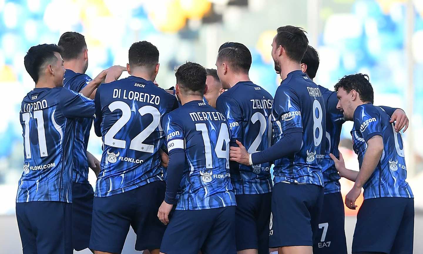 Napoli, poker alla Salernitana e sorpasso al Milan: finisce 4-1 con due rigori