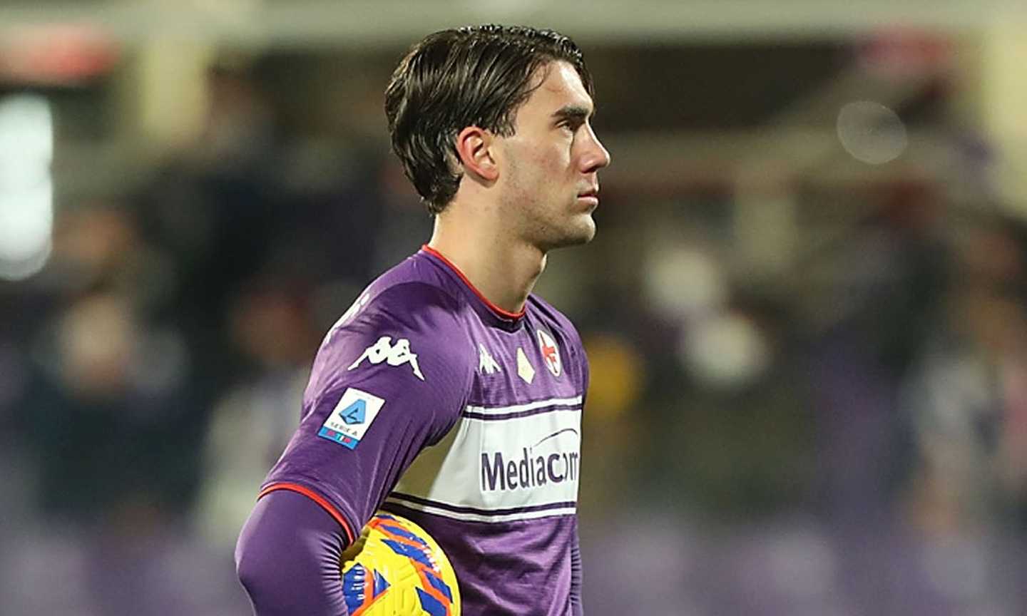 Vlahovic, Fiorentina allo scoperto, ora tocca alla Juve: Elkann e il mercato in uscita le chiavi per anticipare il colpo 