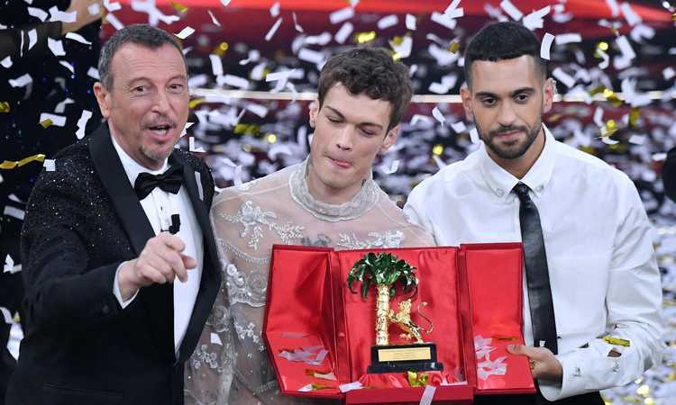 MAHMOOD E BLANCO VINCONO SANREMO 2022: il no a X Factor e le partite con la Feralpisalò, il trionfo della coppia gol della musica