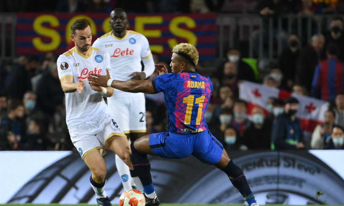 Barcellona-Napoli, rivivi la moviola: tocco di mano di Jesus in area, giusto il rigore per il Barça. Ok il gol di Zielinski